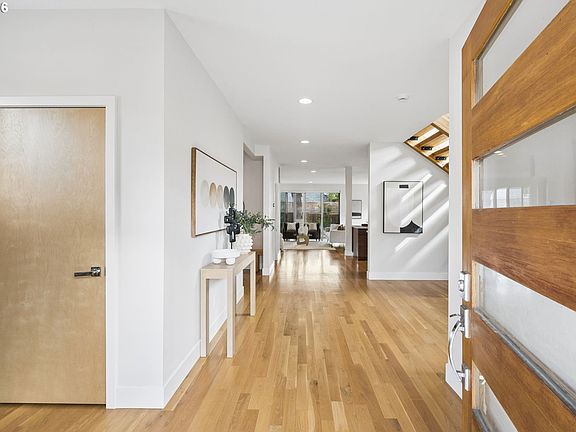 3rd image of 1525 NE Rosa Parks Way