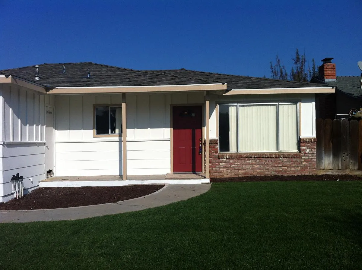 687 W Donna Drive — Photo 2
