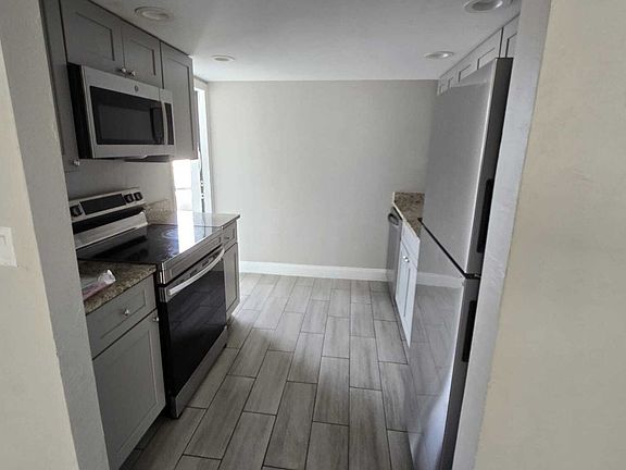 5th image of 4952 Vincennes St APT 2