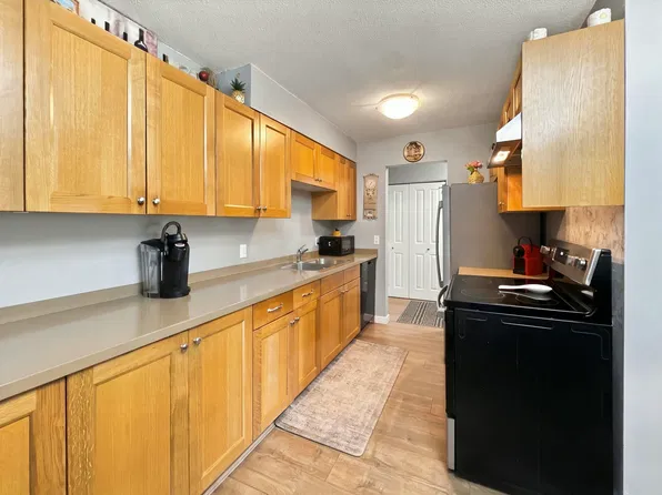 371 Ellesmere Ave #302, Burnaby, BC V5B 3T1