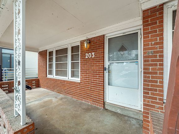 4th image of 203 Sullivan Dr