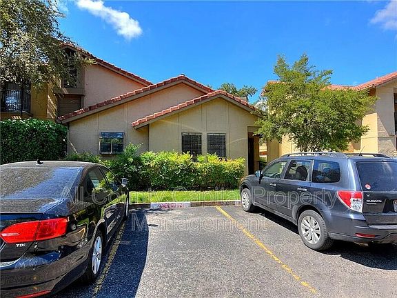 2nd image of 1202 Thorpe Ln