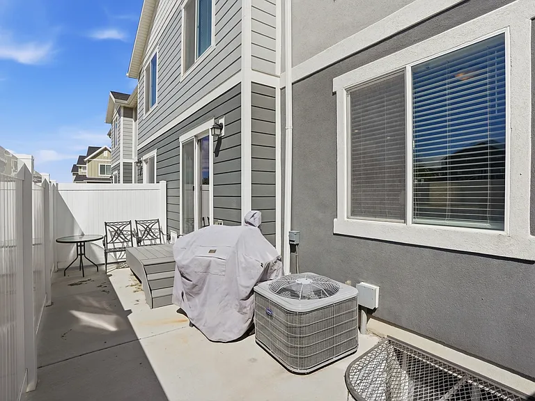 347 N Angus Dr — Photo 17