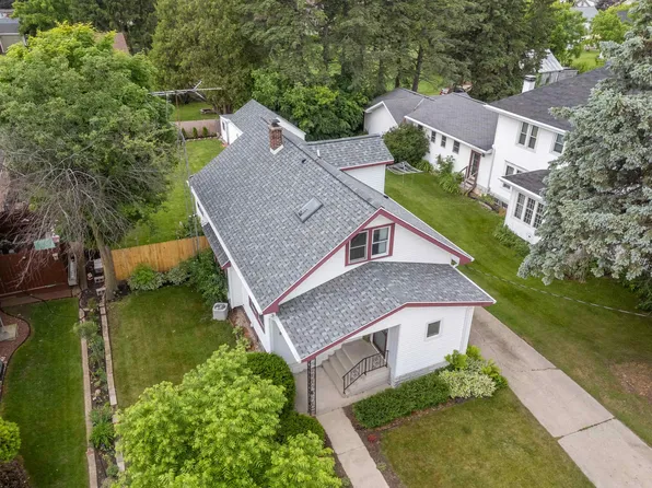 912 N 11th St, Manitowoc, WI 54220