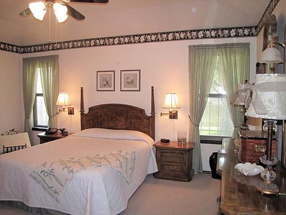 5th image of 4605 Riverview Dr