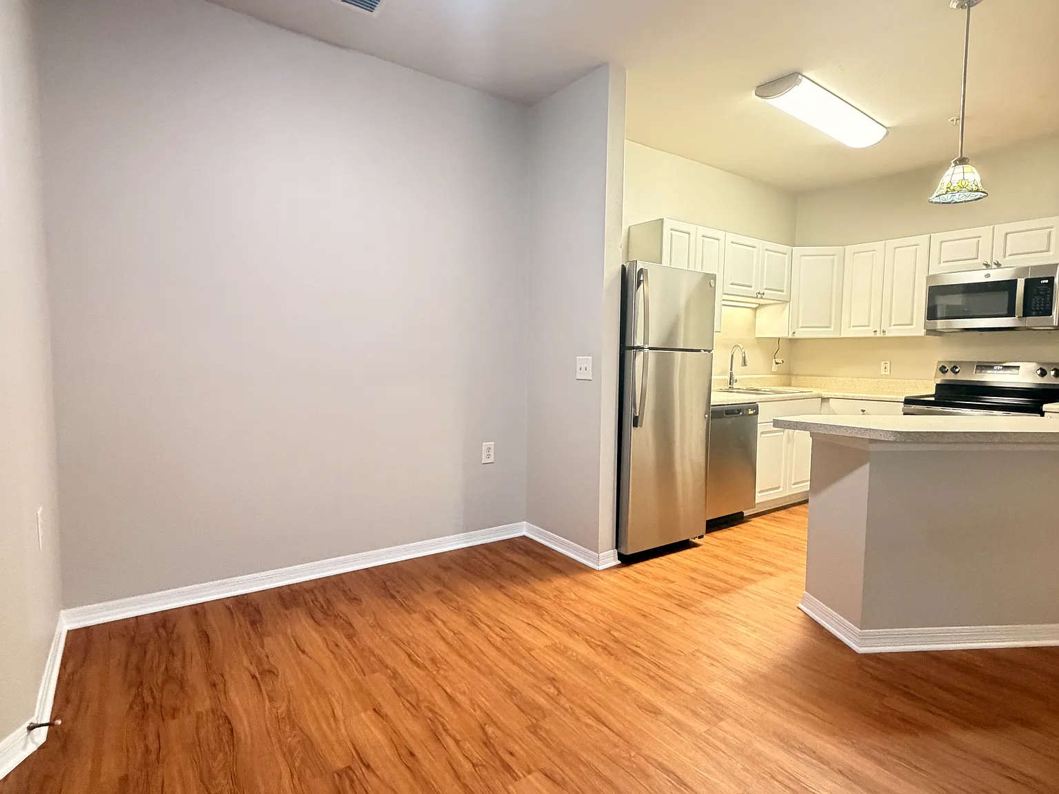 2 bed, 2.5 bath, 1047 sqft, $1,600 — Photo 4