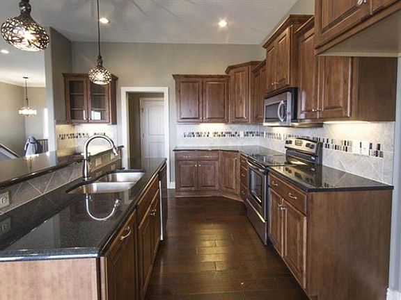 2nd image of 2401 Bellerive Cir