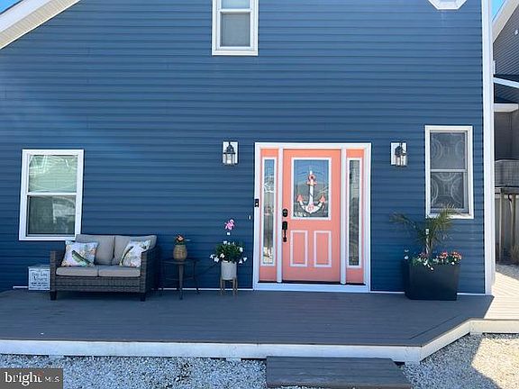3rd image of 64 Marguerite Ln