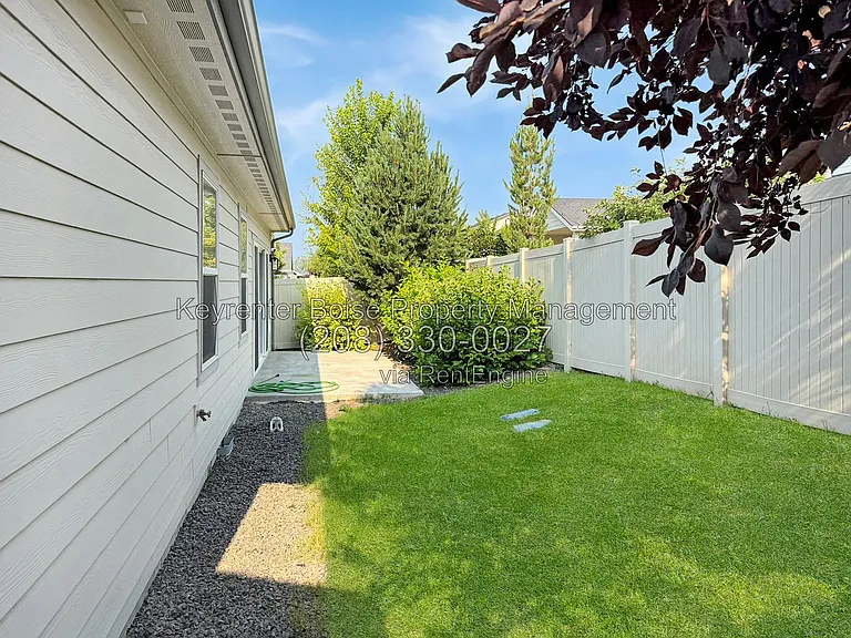 1440 W Cerulean St — Photo 23