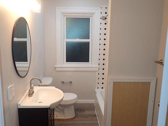 5th image of 922 Liberty St APT 4