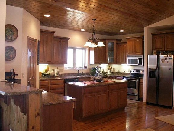 3rd image of 141 Antler Dr