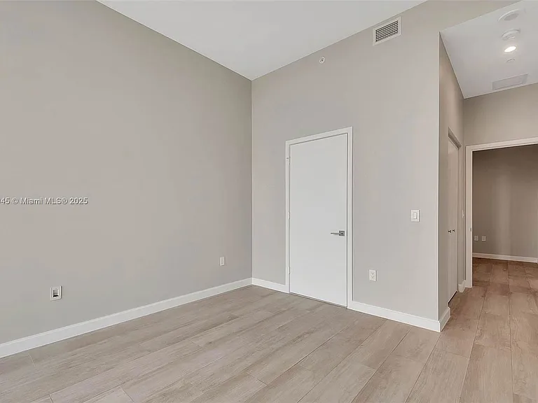 45 SW 9th St #4509 — Photo 15