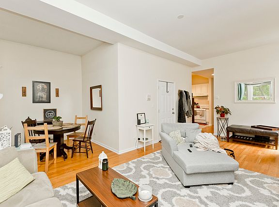 3rd image of 1507 N Hudson Ave APT 2