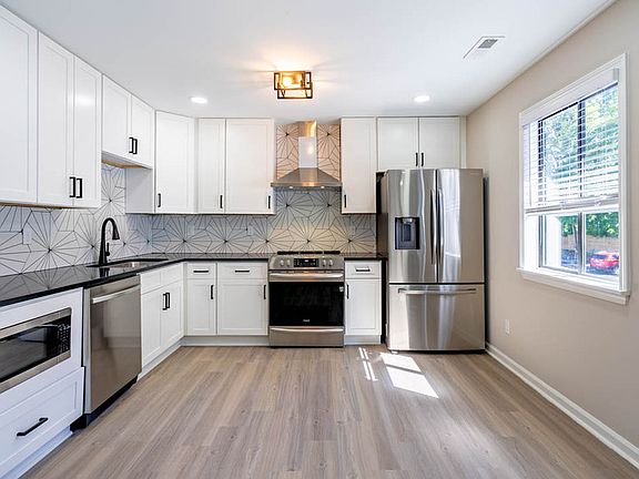 5th image of 504 Holloway St #1