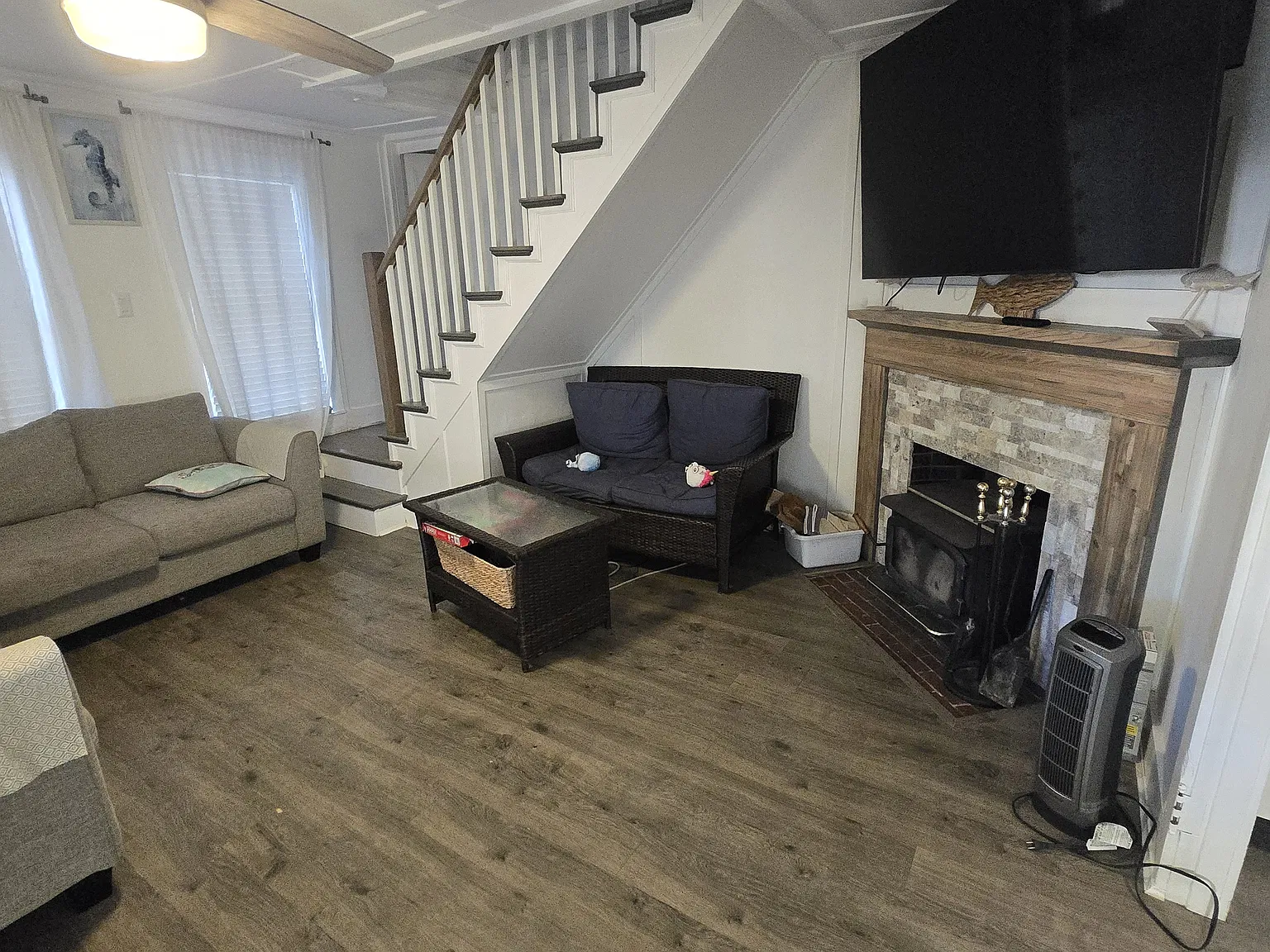 3 bed, 1098 sqft, $2,400 — Photo 3
