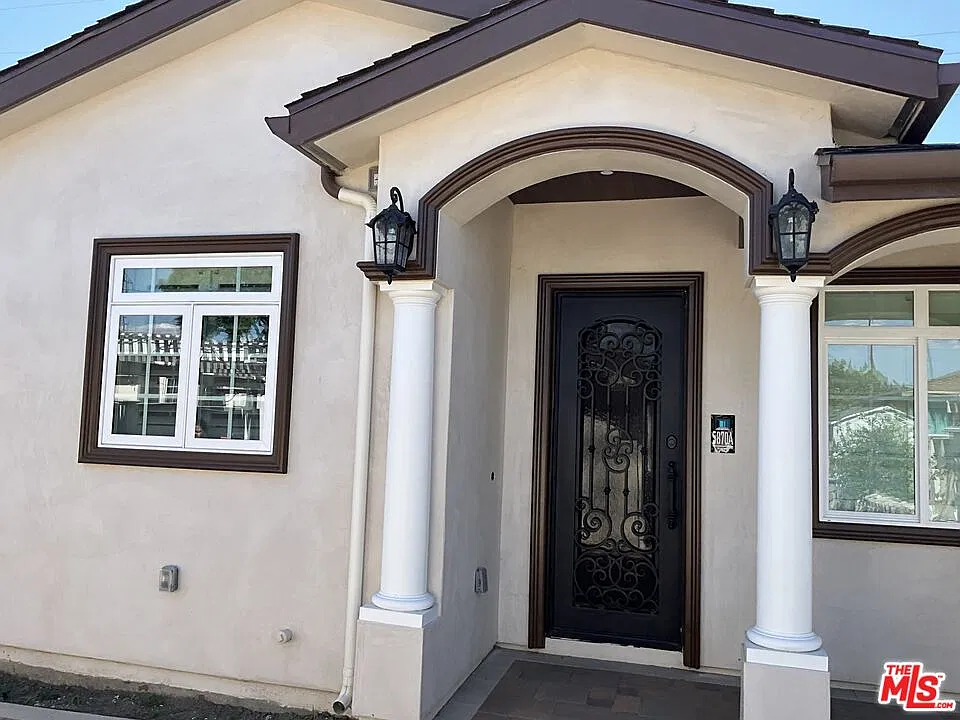 3 bed, 2.0 bath, 1000 sqft, $3,300 — Photo 1