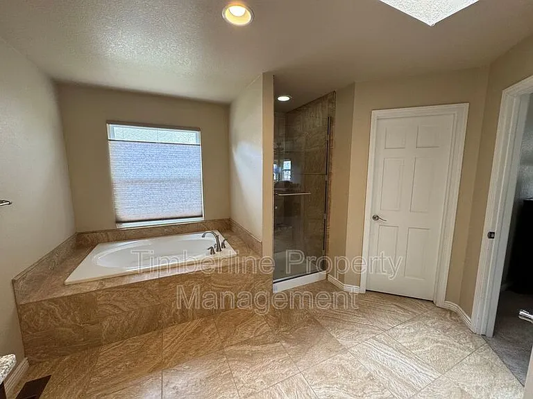 5265 Champagne Dr — Photo 13