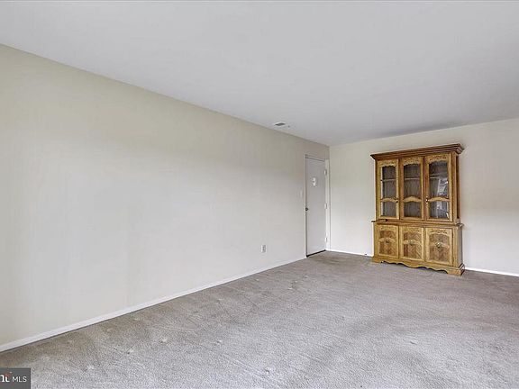 4th image of 1 Bristol Hill Ct APT T2