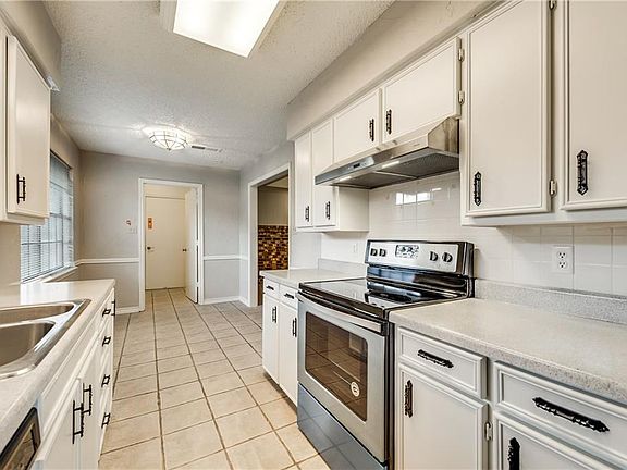 5th image of 1323 Starling Ln