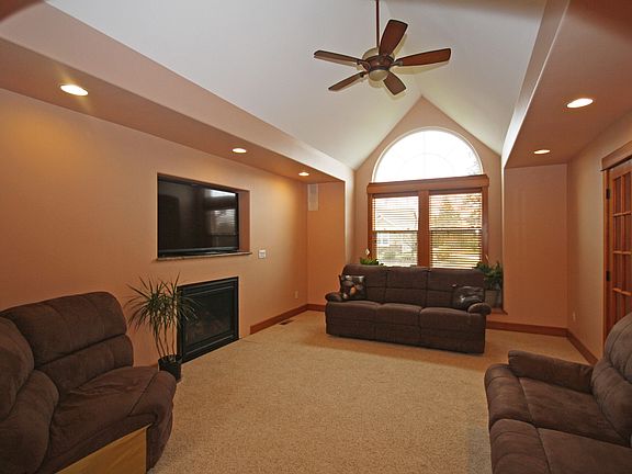 3rd image of 1343 Eastwood Way