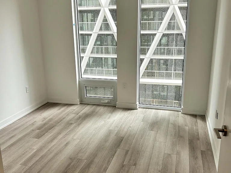 238 Simcoe St — Photo 10
