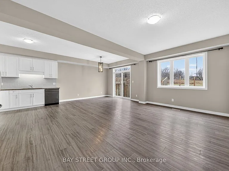 445 Avens St — Photo 12