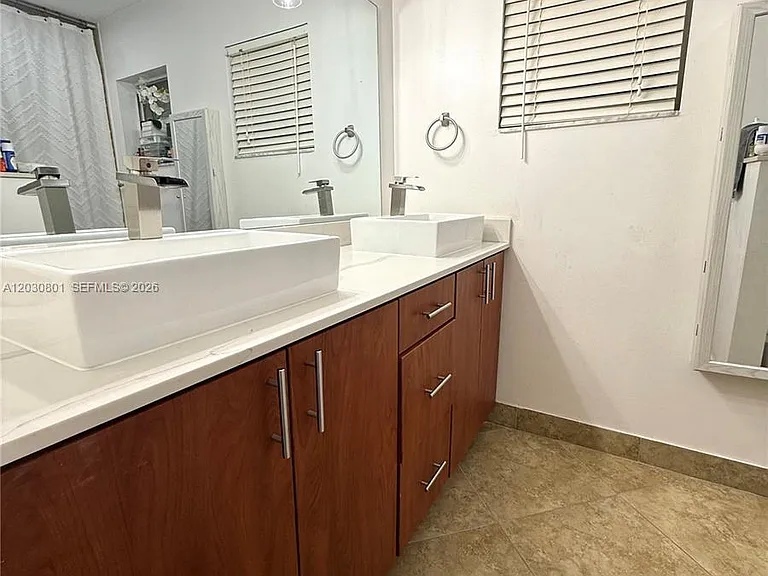 248 W Riverbend Dr — Photo 9