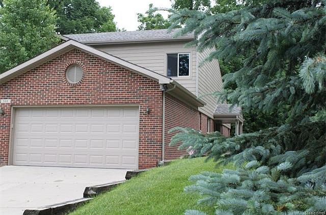 1st image of 500 Willow Dr #1