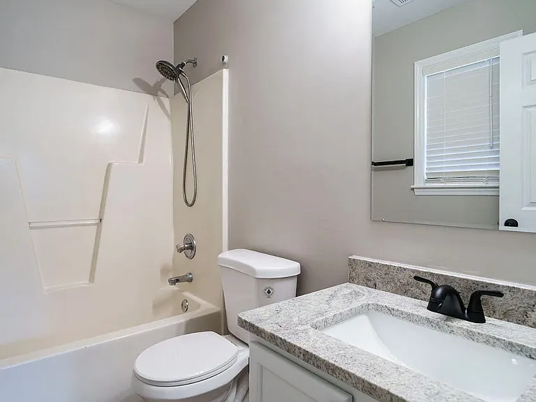 216 Highgate Cir — Photo 7