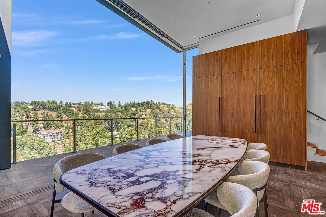 5 bed, 7.0 bath, 5000 sqft, $28,500 — Photo 4