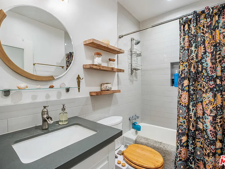 1024 N Naomi St — Photo 12