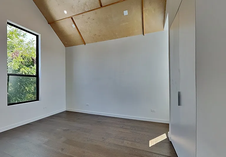 904 Blackland Ct — Photo 11