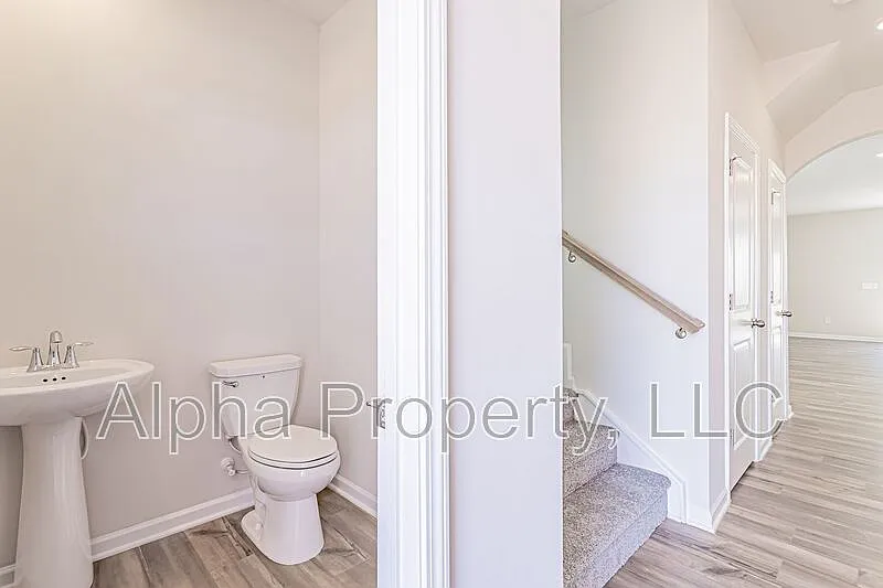 3 bed, 2.5 bath, 1708 sqft, $1,850 — Photo 2