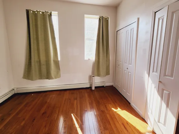 203 Garfield Avenue image 5 of 11