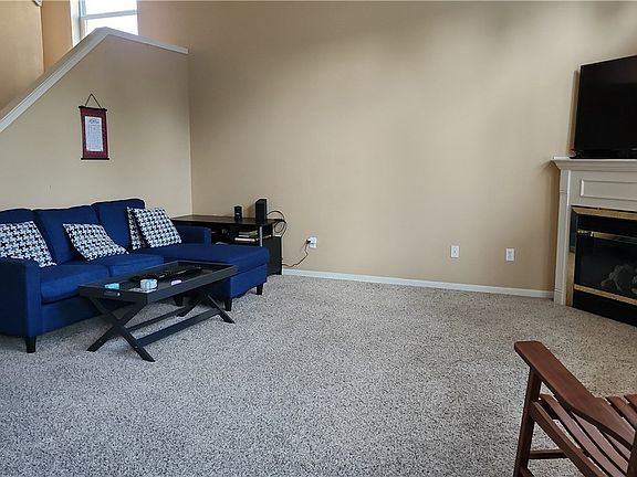 3rd image of 569 Lenox Ct