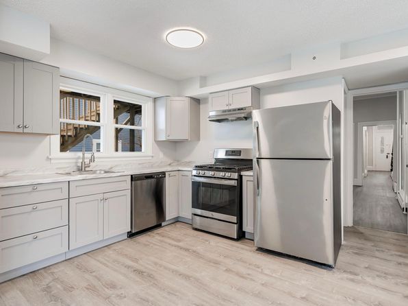 34 Elizabeth St #4