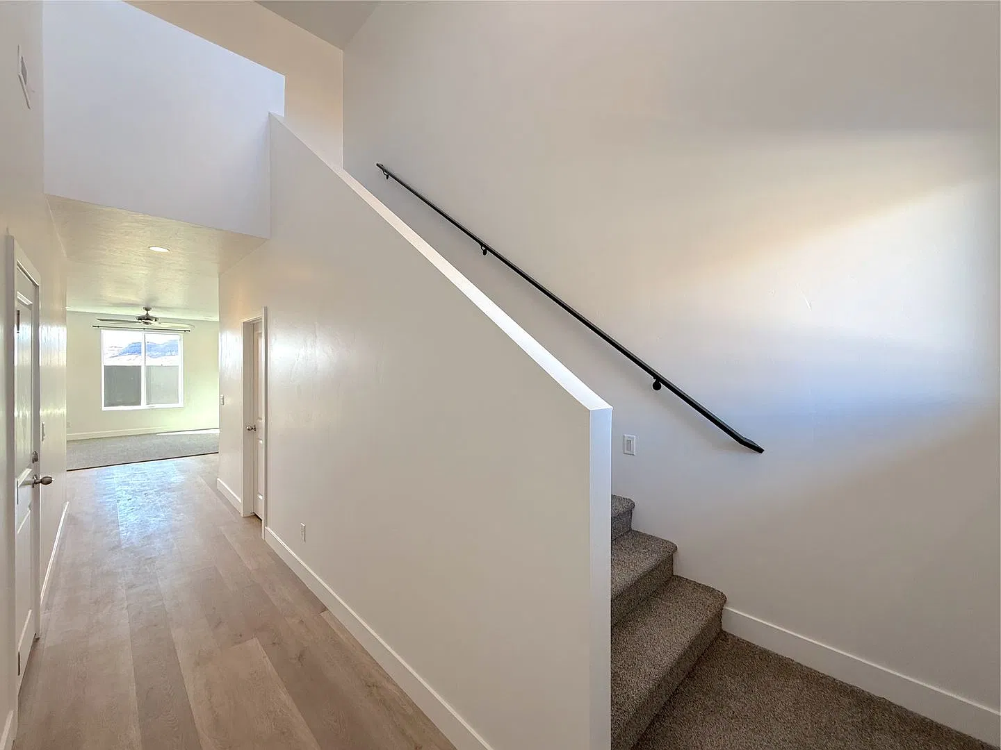 Brand New 3 bed, 2.5 Bath 1 car garage Townhome — Photo 3