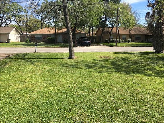 3rd image of 2207 Teton Dr