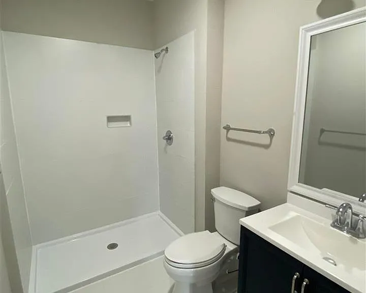 2401 N Roxboro St — Photo 11