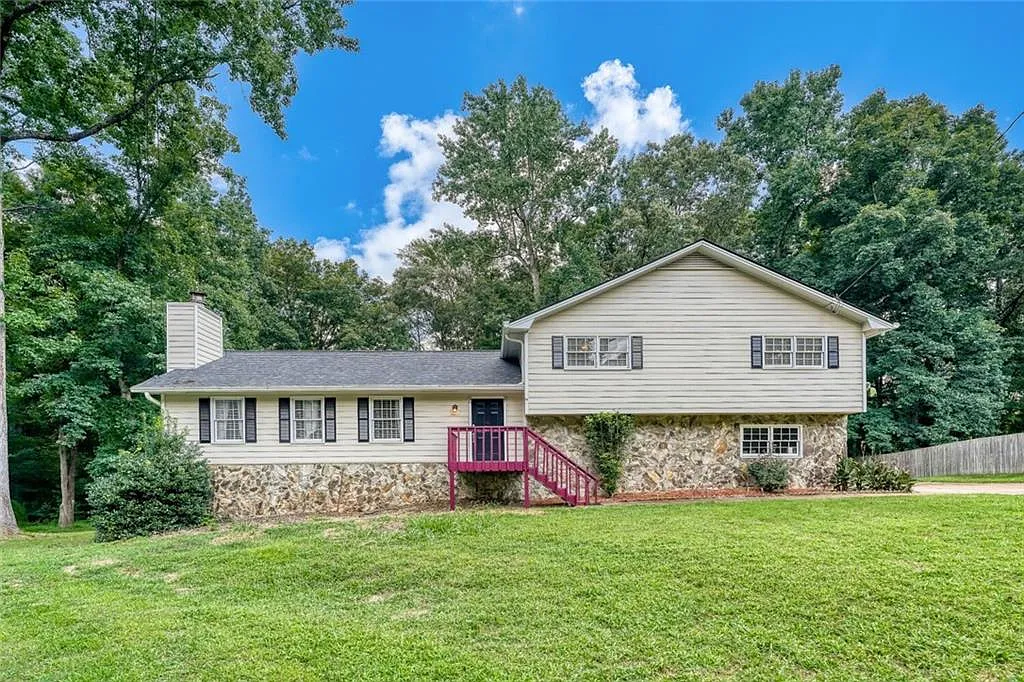 3 bed, 2.0 bath, 1998 sqft, $2,499 — Photo 1