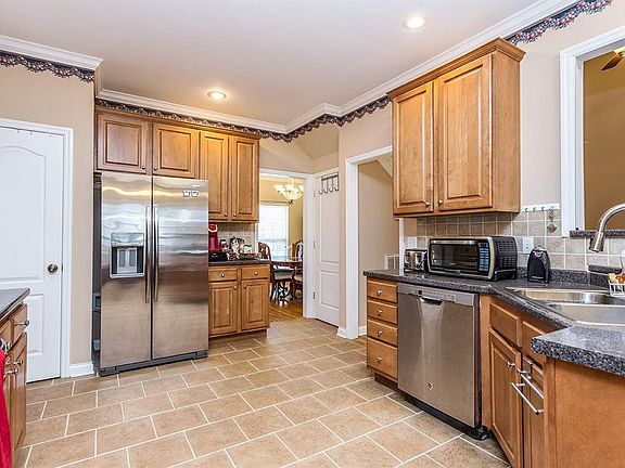 5th image of 7147 Goldenrod Ct