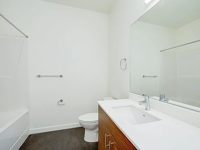 Maple Leaf Flats — Photo 23