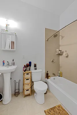 Rented by REAL New York | media 17