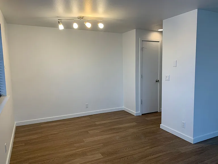 1233 Taylor Ave N — Photo 5