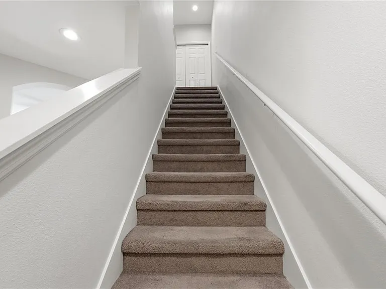 1346 Grantham Dr — Photo 14