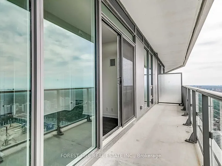 2221 Yonge St #5703 — Photo 26