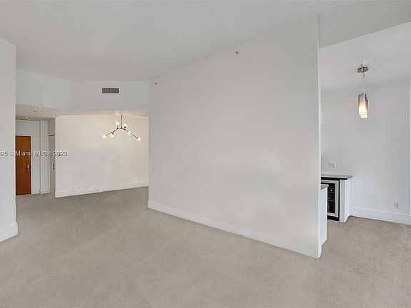 5th image of 21205 Yacht Club Dr #304