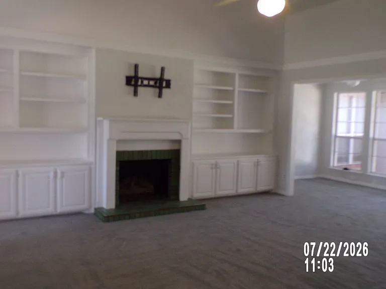 802 NW Seaton Pl — Photo 2