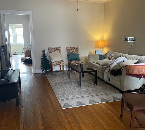 3rd image of 3632 N Hermitage Ave #1