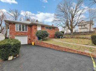 6 E Bayview Ave, Englewood Cliffs, NJ 07632